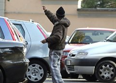 Catania, strisce blu in “ostaggio”: la denuncia di Bonaccorso contro il racket dei parcheggiatori
