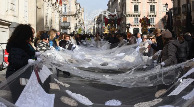 Sant’Agata: il corteo storico anima Catania tra Clero, Autorità e Gonfaloni