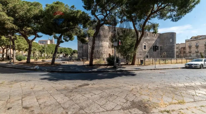 Castello Ursino: l’Amministrazione Trantino conferma la pedonalizzazione ma amplia le fasce di accesso