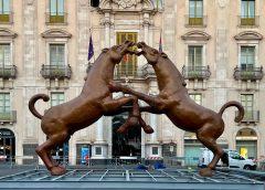 La forza del mito nel cuore di Catania: i “Fighting Horses” di Arturo Di Modica conquistano Piazza Università